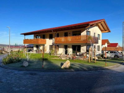 Exklusive KFW 40 3-Zimmer-Neubauwohnung mit Balkon Berg- und Chiemseenähe