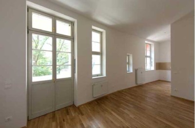Interessante Kapitalanlage: 2-Raum-Wohnung im modern sanierten Altbau - Betreutes Wohnen