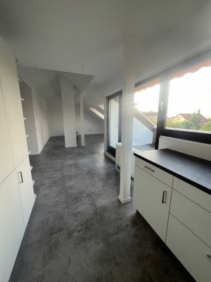 Erstbezug nach Renovierung: Charmante 3-Zimmer Dachgeschosswohnung