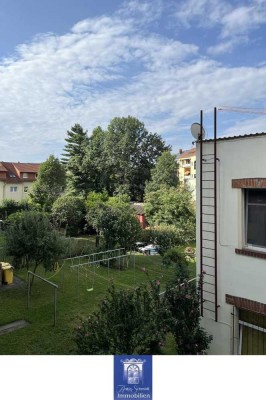 Hübsche Wohnung mit Balkon und Blick in den grünen Innenhof! Wohnküche!