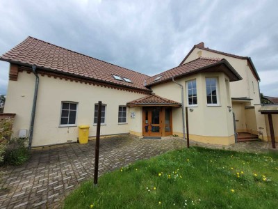 Ehemaliger Kindergarten mit separater Wohneinheit