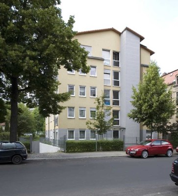 Top sanierte 2-Zimmer-Wohnung mit riesigem Wohnzimmer.
