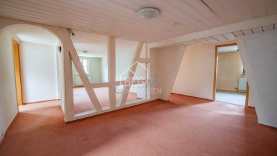 Großzügige 4-Zimmer-Wohnung mit ca.
107 m² und Stellplatz