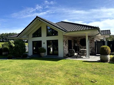 Repräsentativer Bungalow mit Galerie in ruhiger Lage und Traumgarten