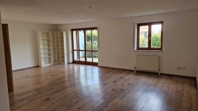 Gepflegte DHH mit West-Terasse in guter Lage in Parkstetten