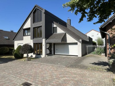 Geräumiges Zweifamilienhaus mit geh. Ausstattung in Leverkusen Quettingen von Privat