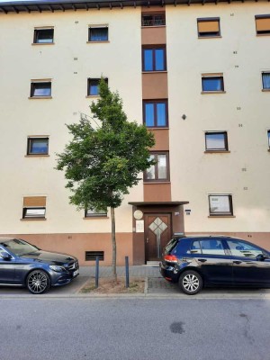 Einziehen und wohlfühlen - Geräumige 3 Zimmer Wohnung mit Balkon in Sandhofen