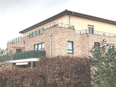 Großzügig, hell und freundlich - schöner Balkon