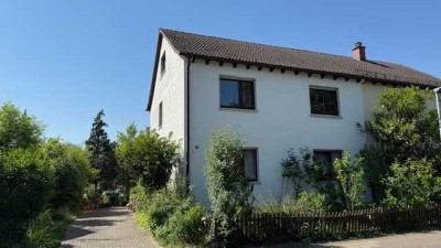 Gemütliches Zweifamilienhaus mit großem Grundstück in bester Lage von Ladenburg mit Bonbon!