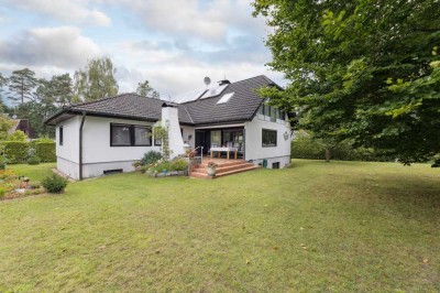 Großzügiges EFH mit Pool und Doppelgarage in ruhiger Lage