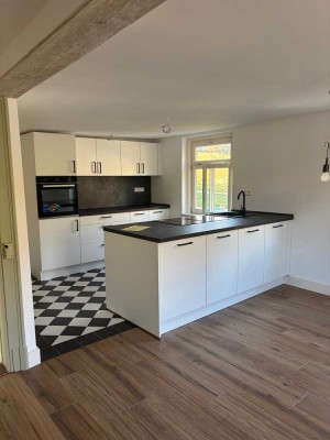 Traumhafte kernsanierte 5,5 Zi-Maisonette Whg mit EBK  in einem denkmalgeschützen Haus