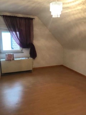 Einfache Ein-Zimmer-Dachgeschoss-Wohnung in Stuttgart-Feuerbach