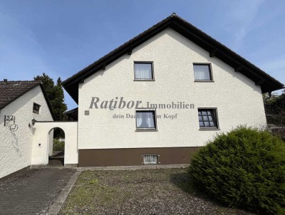 Sehr gepflegtes 2-Familienhaus mit Einliegerwohnung und 2 Doppelgaragen in begehrter Wohnlage