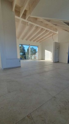 Loftähnliches Dachgeschoß, Blick ins Grüne und über die Stadt