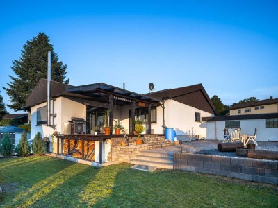 Gepflegter Bungalow mit Einliegerwohnung, Garten & Doppelgarage – ideal für Familien oder Mehrgenera
