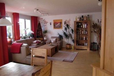 attraktive 4,5-Zimmer-Maisonette-Wohnung mit Balkon und Einbauküche in Magstadt