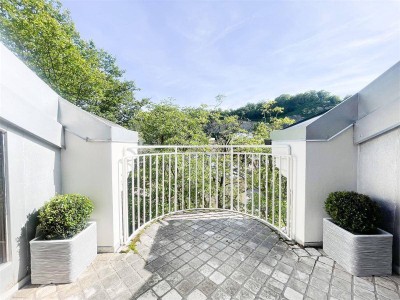 Wohntraum! Charmante 4 Zimmer Dachterrassenwohnung in einer Ceconi Villa Salzburg Stadt