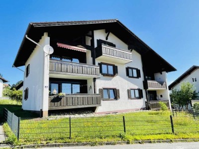 BERGBLICK - HELL - RUHIG - 2-Zimmer Etagenwohnung mit Balkon in Lechbruck am See