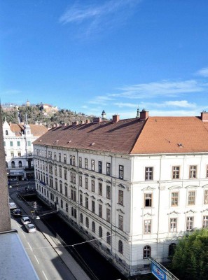 Zentrum: Erstbezug, 2 Zimmer, Balkon, Schlossbergblick