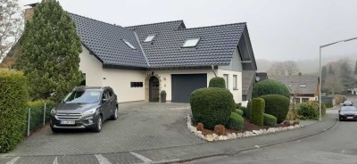 Schicke DG - Wohnung mit geh. Innenausstattung mit Loggia und EBK in Wilnsdorf