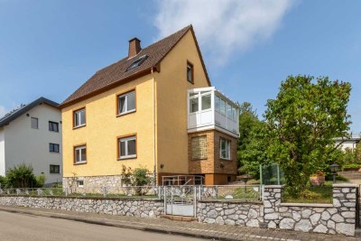 CHARMANTES EIN- ODER ZWEIFAMILIENHAUS! Mit großem Grundstück und vielfältigem Potenzial