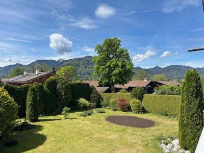 Elegante Obergeschosswohnung in Blickrichtung zum Wallberg und Tegernsee