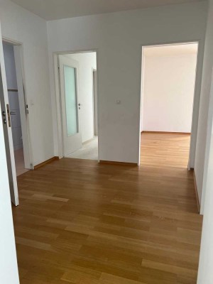 ILIEV IMMOBILIEN: Schön geschnittene 5-Zimmer-Dachterrassenwohnung in HARLACHING (Harthauser Straße)