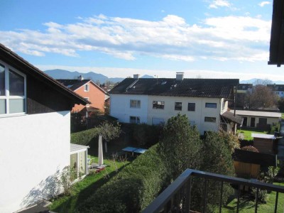 " Single Wohnung mit Bergblick , 1 Zimmer DG Wohnung mit EBK, Loggia u Balkon in der Aisingerwies "