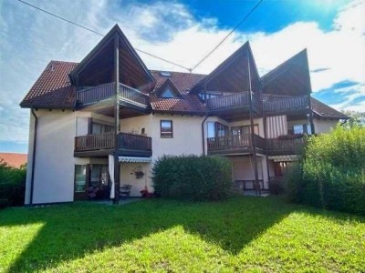 Freie 3,5 Zimmer mit großzügigem Balkon und Tiefgaragenstellplatz!