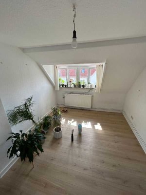 Quadratisch, praktisch – unterm Dach! 2 Zimmerwohnung zum 01.10.2025