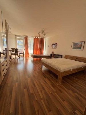 1,5 Zimmer Wohnung mit Balkon, Keller, Stellplatz und Schwimmbad (frei ab 01.05.25)
