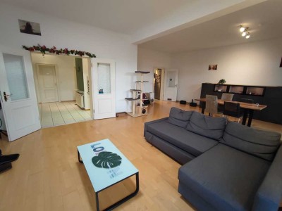 Helle Altbauwohnung mit großem Wohnzimmer & Blick ins Grüne – Nachmieter gesucht �