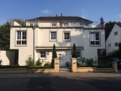 Geräumiges 8-Raum-Haus mit luxuriöser Innenausstattung und EBK in Bad Soden Bad Soden am Taunus