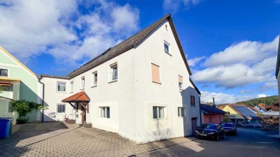Großzügiges Zweifamilienhaus in Lauterhofen