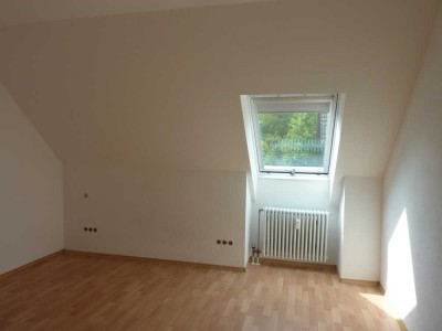 Ansprechende 3-Zimmer-DG-Wohnung mit gehobener Innenausstattung mit Balkon und EBK in Glattbach