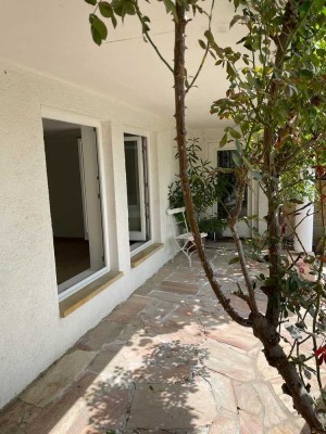 Im Grünen gelegene 2-Zimmer-Wohnung mit großzügiger Terrasse und EBK in Esslingen/Serach