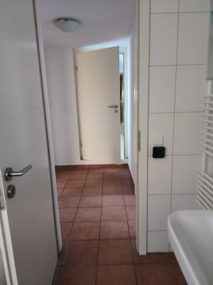2 Zimmer Souterrain Wohnung