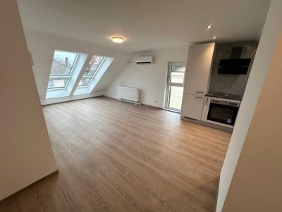 Charmante 4-Zimmer-Dachgeschosswohnung mit Einbauküche und optionaler Garage ab 01.09.25 WG tauglich