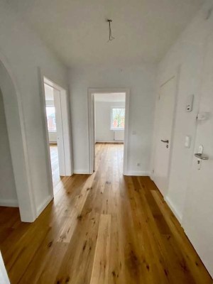 Zweitbezug nach Sanierung mit Balkon: Geschmackvolle 3-Zimmer-Wohnung mit geh. Innenausstattung