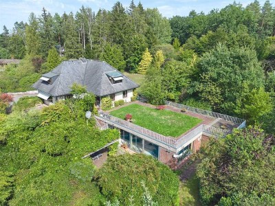 Absolute Privatsphäre ! Klassisches Landhaus mit Schwimmhalle und weitläufigem Naturgrundstück