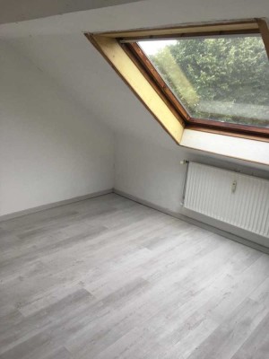 Gemütliche 2-Zimmer-DG-Wohnung in Niestetal, ideal für Single