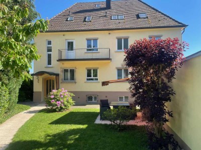 Schöne und ruhige 4-Zimmer Hochparterre-Wohnung mit großem Balkon und EBK in Böblingen