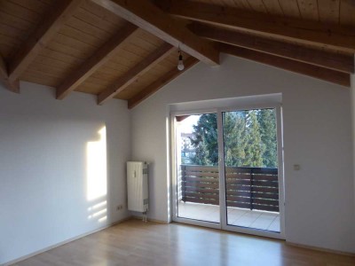 Gepflegte 2-Raum-DG-Wohnung im 3.Stock mit Balkon und Einbauküche in Neuötting