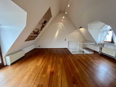 Charmantes City-Home mit Balkon – Maisonette-Design für Singles & Paare
