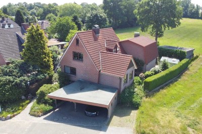 Großzügiges Zweifamilienhaus mit Feldrandlage in Wakendorf II