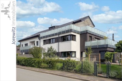 Bi-Senne: Exklusive und sonnige Penthouse-Wohnung mit Dachterrasse, Bulthaup-Einbauküche und Sauna