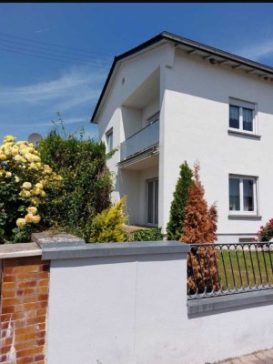 Einfamilienhaus mit schönem Garten