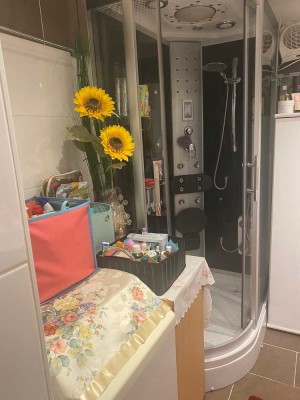 Stilvolle, vollst. renovierte 1-Raum-Wohnung mit geh. Innenausstattung mit Balkon und EBK in Neuss