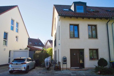 Geschmackvolle Doppelhaushälfte mit gehobener Innenausstattung in USH / von privat Provisionsfrei