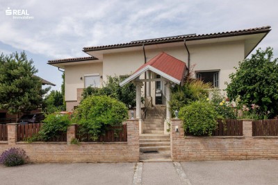 "Wohnen wie im Urlaub" 5 Zimmer-Bungalow mit großem Wohnkeller und Garage